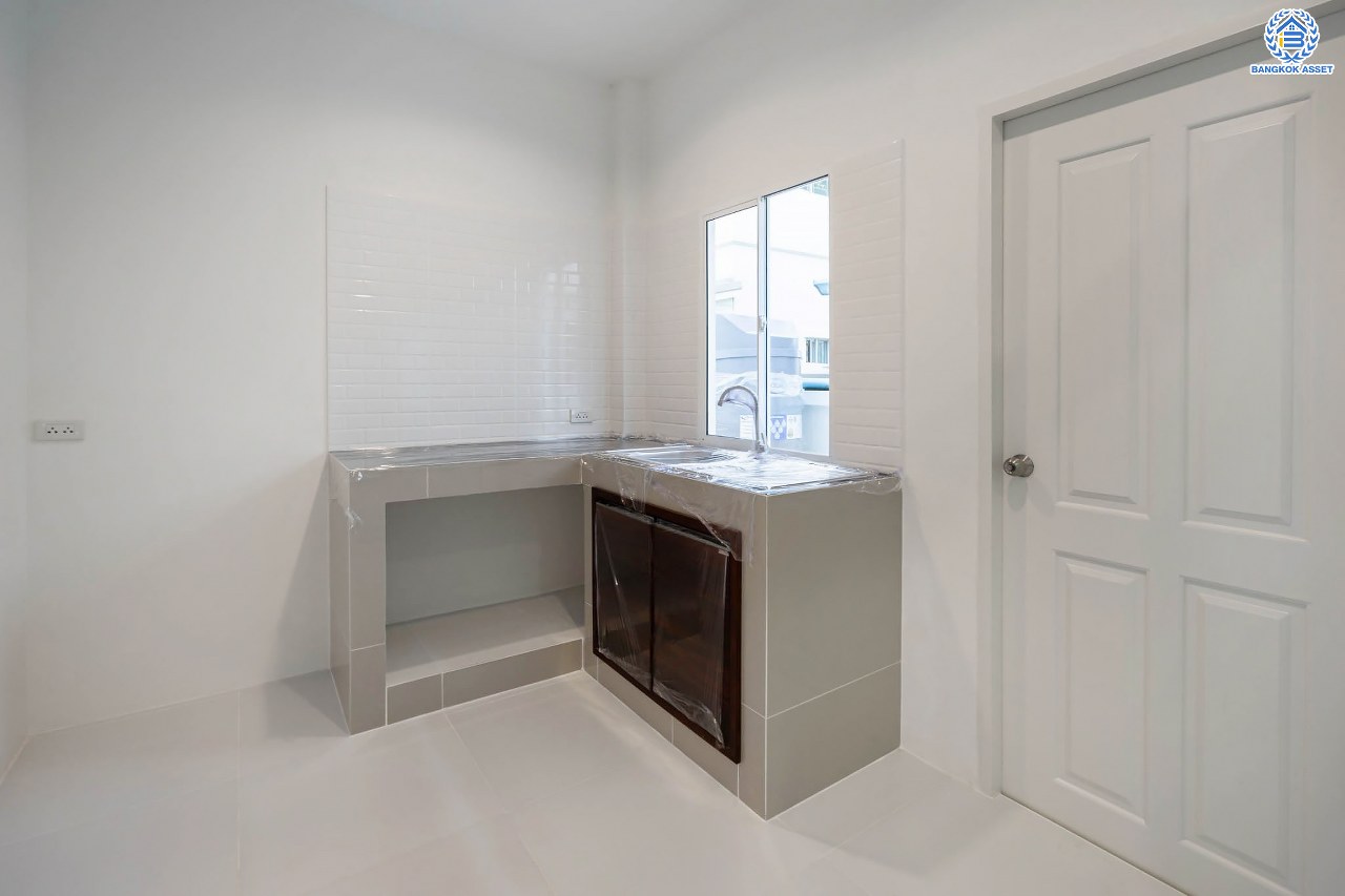 บ้านมือสองตกแต่งใหม่ โครงการ ลลิลอินเดอะพาร์ค บางใหญ่ บ้านแฝดฟังก์ชันบ้านเดี่ยว เนื้อที่ 39.9 ตร.ว. ฟังก์ชัน 3 ห้องนอน 2 ห้องน้ำ 1 ที่จอดรถ บนทำเลเดินทางสะดวก ใกล้เซ็นทรัลเวสต์เกต ทางด่วน "กาญจนาภิเษก และรถไฟฟ้าสายสีม่วง "สถานีตลาดบางใหญ่"